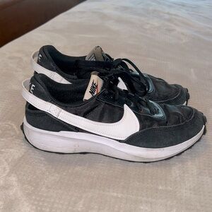 Nike Women’s Black & White Sneakers | Size 8.5 | EUC